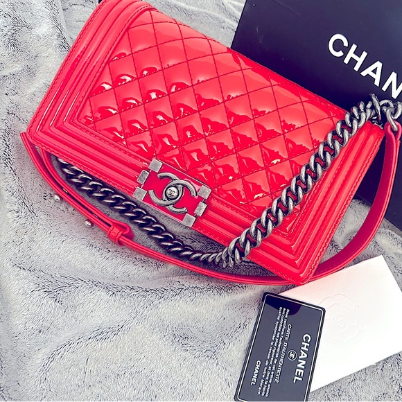 Chanel - Medium Patent Boy Bag - Picture 2 of 9